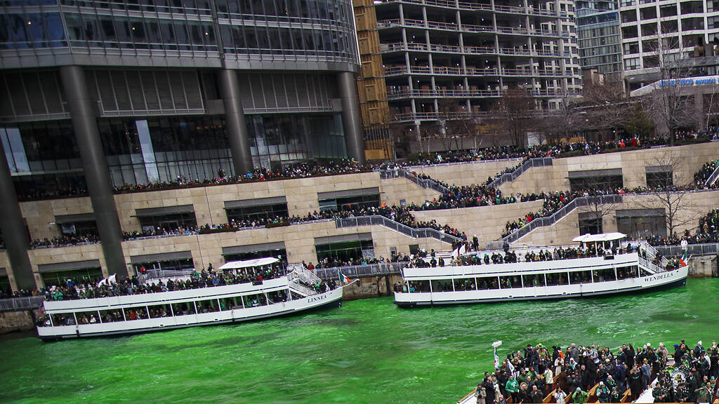 The best places to watch the Chicago River dyeing